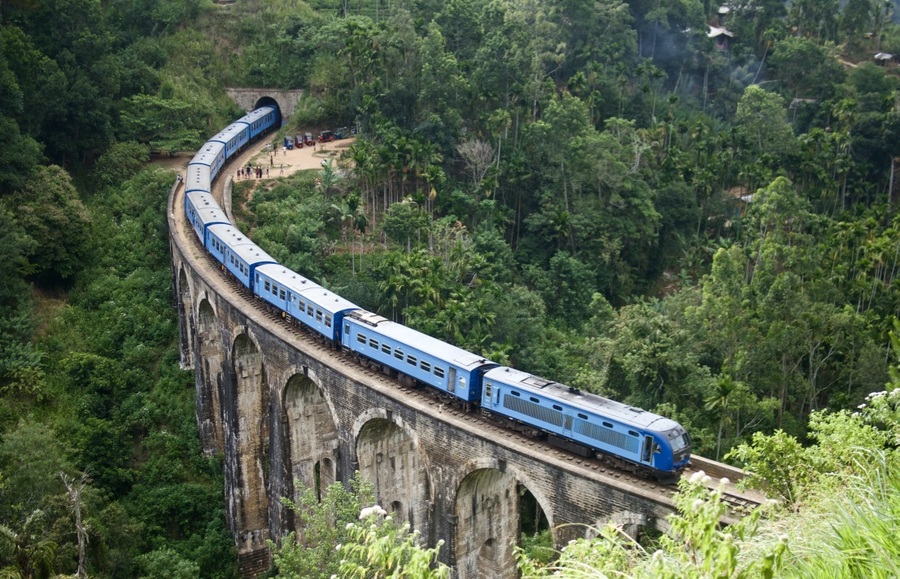 9-Arch-Bridge-Train